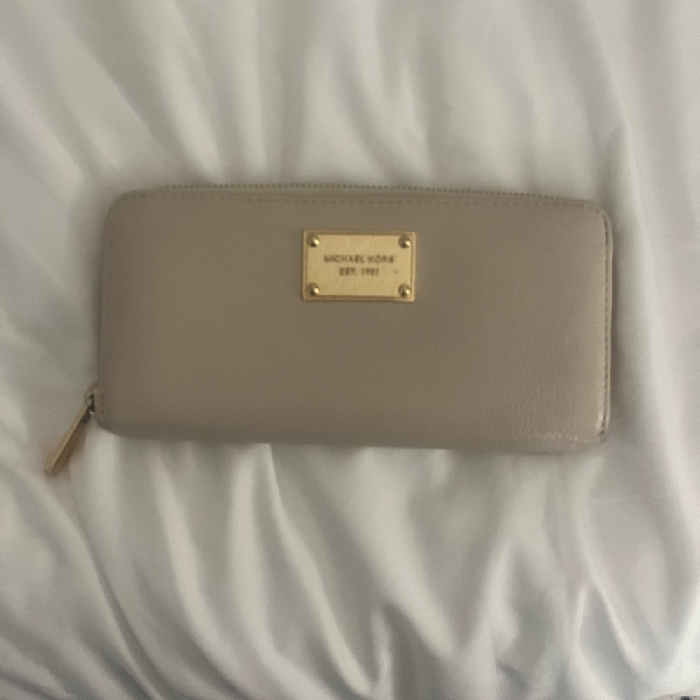Michael Kors cream Wallet